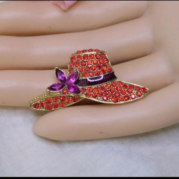 Monet Red Hat Club Rhinestone Brooch Vintage Signed Pin - Picture 4 of 4